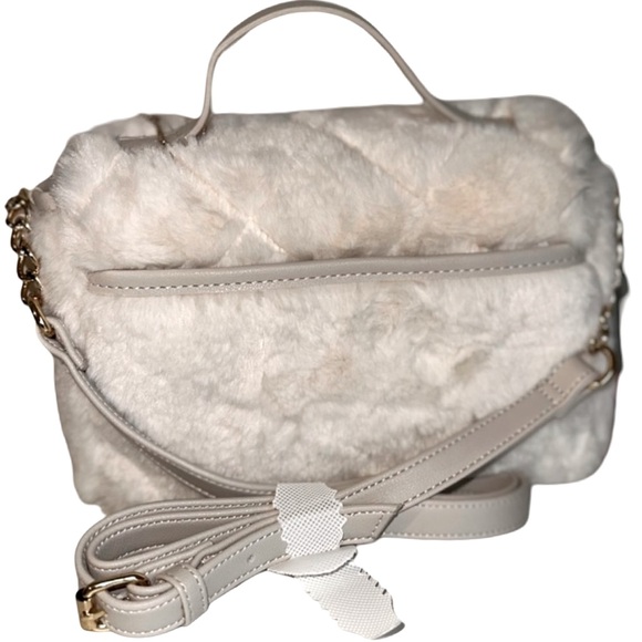 Juicy Couture Los Angeles NWT Angle “Let’s Get Cozy” Faux Fur Crossbody Bag (53) - Picture 4 of 10